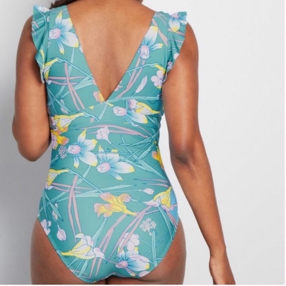 ModCloth The Kelsie Ruffle Blue Floral Plunge Neck One Piece Swimsuit Sz L - Picture 6 of 16